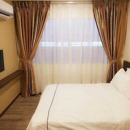 Angsoka Hotel Телук-Інтан Екстер'єр фото
