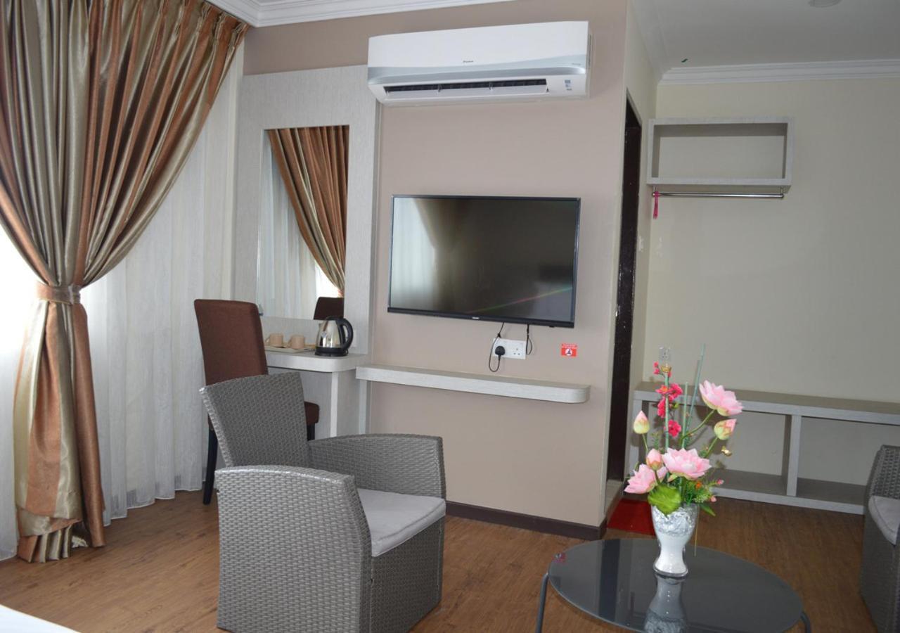 Angsoka Hotel Телук-Інтан Екстер'єр фото