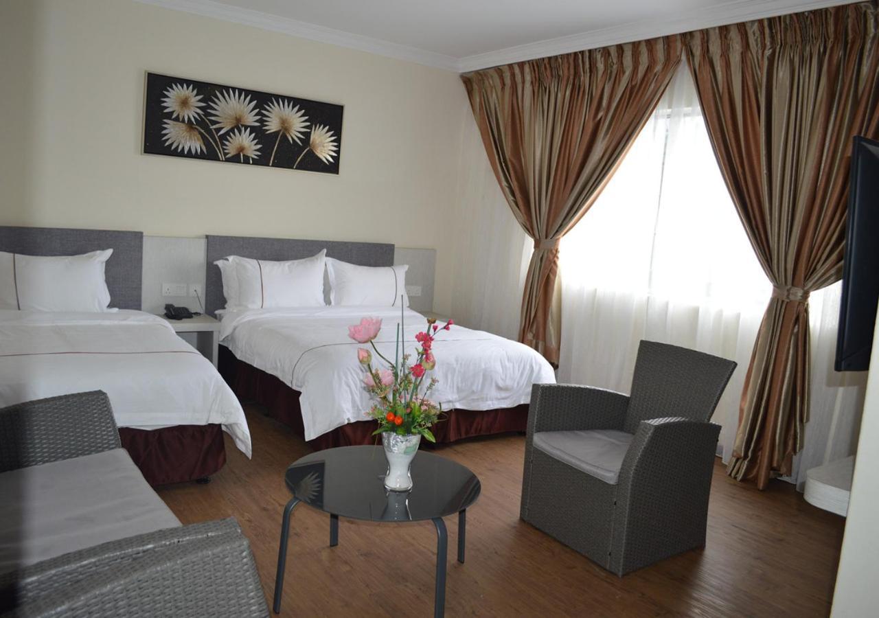 Angsoka Hotel Телук-Інтан Екстер'єр фото